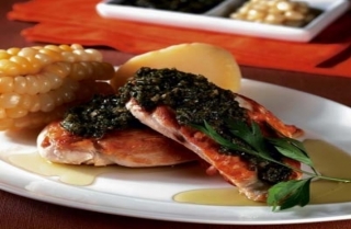 Pechuga frita con salsa chimichurri